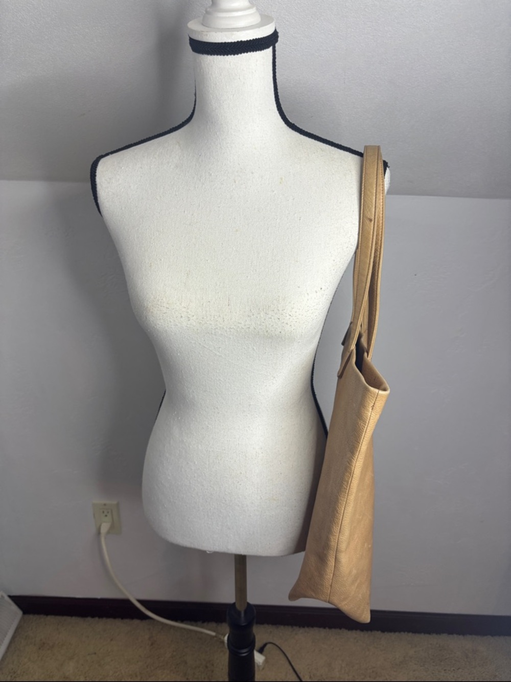 Baggu Leather Tote Bag in Tan - Classic Women’s Carryall As is condition - Picture 8 of 10